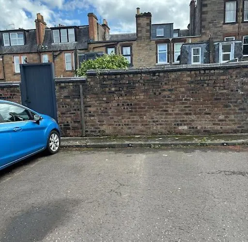 Quiet Central Apartment For Upto 4 People