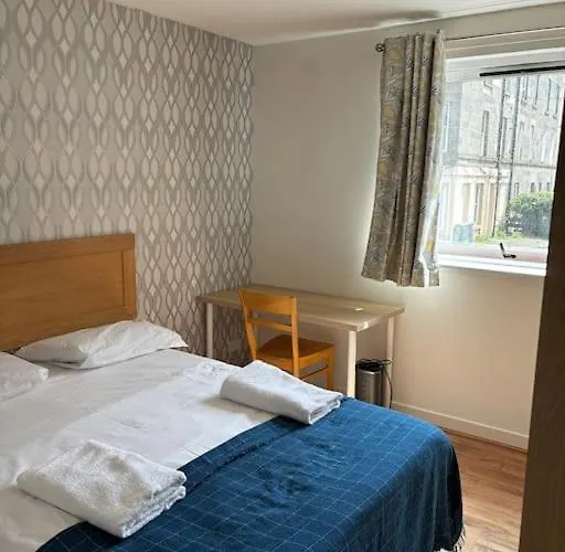 Quiet Central Apartment For Upto 4 People
